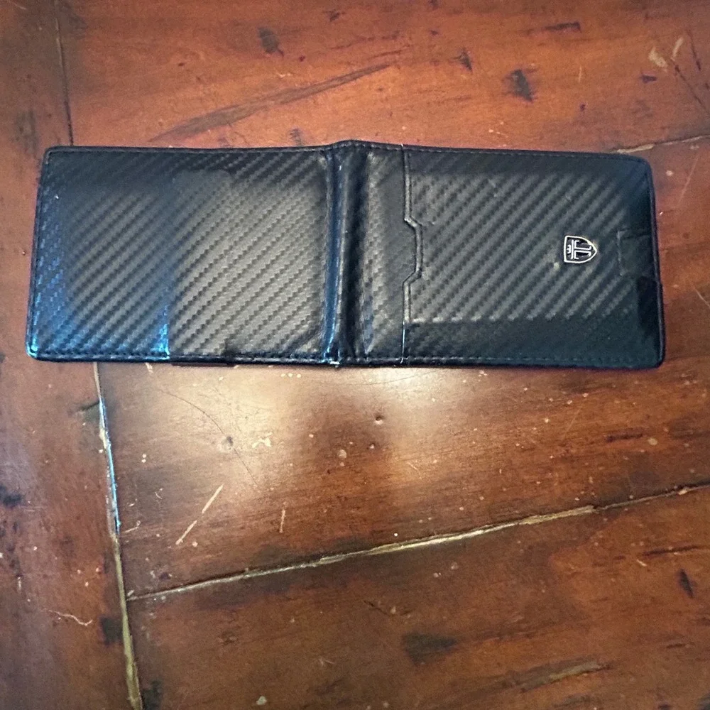 Travando Bifold Wallet Mens  Black Carbon Fiber Money Clip 4.75 in x 3.25 in